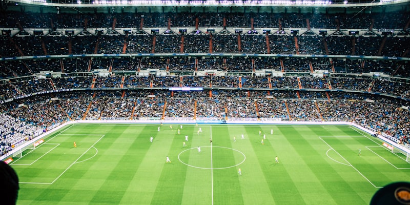 欧洲杯预选赛精彩瞬间球员带球突破防守